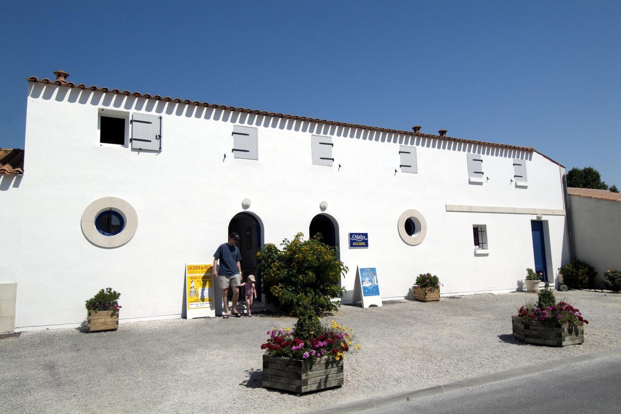 Residence Odalys Le Village Des Amareyeurs Le Château-dʼOléron Exteriér fotografie