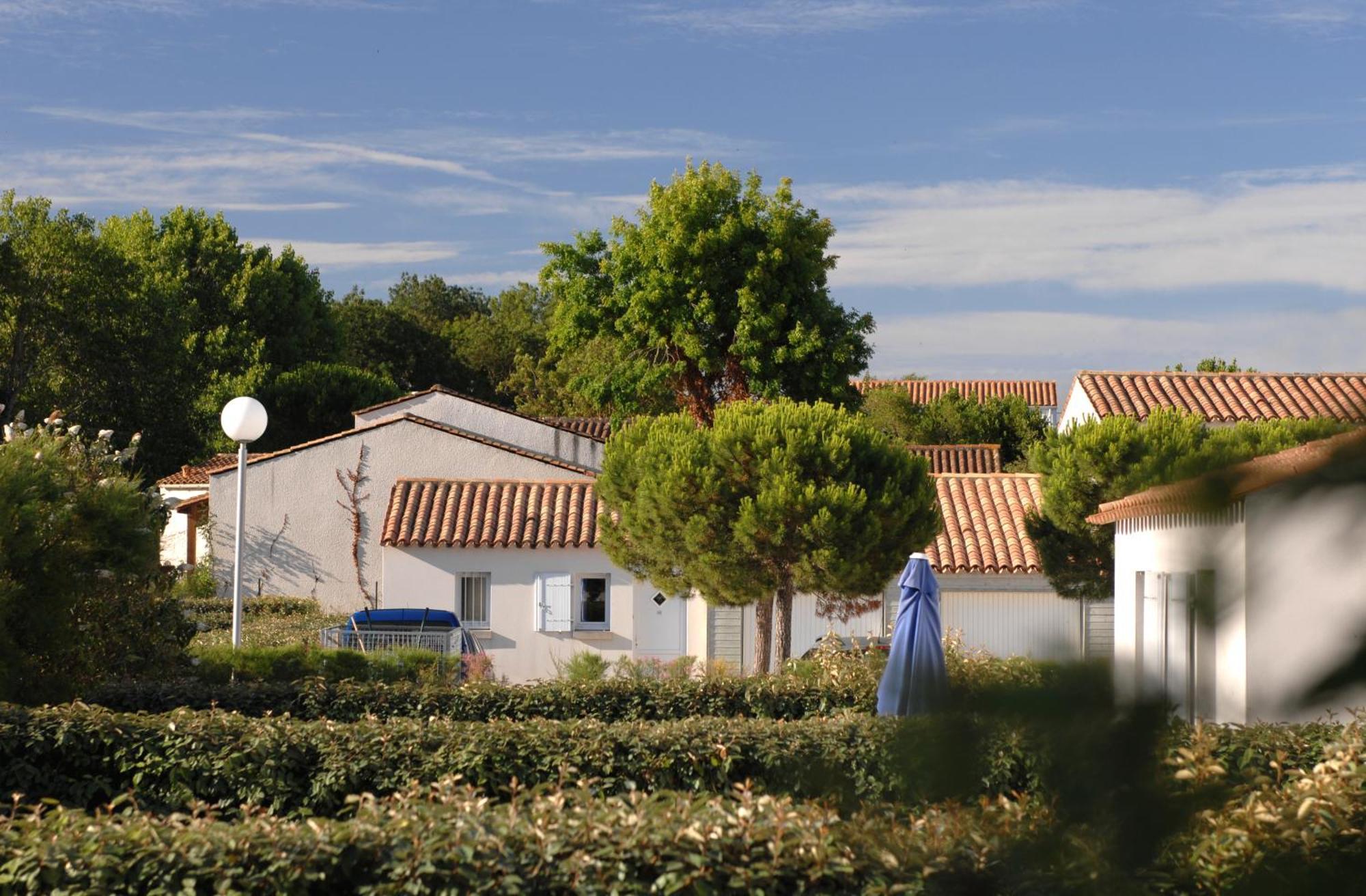 Residence Odalys Le Village Des Amareyeurs Le Château-dʼOléron Exteriér fotografie