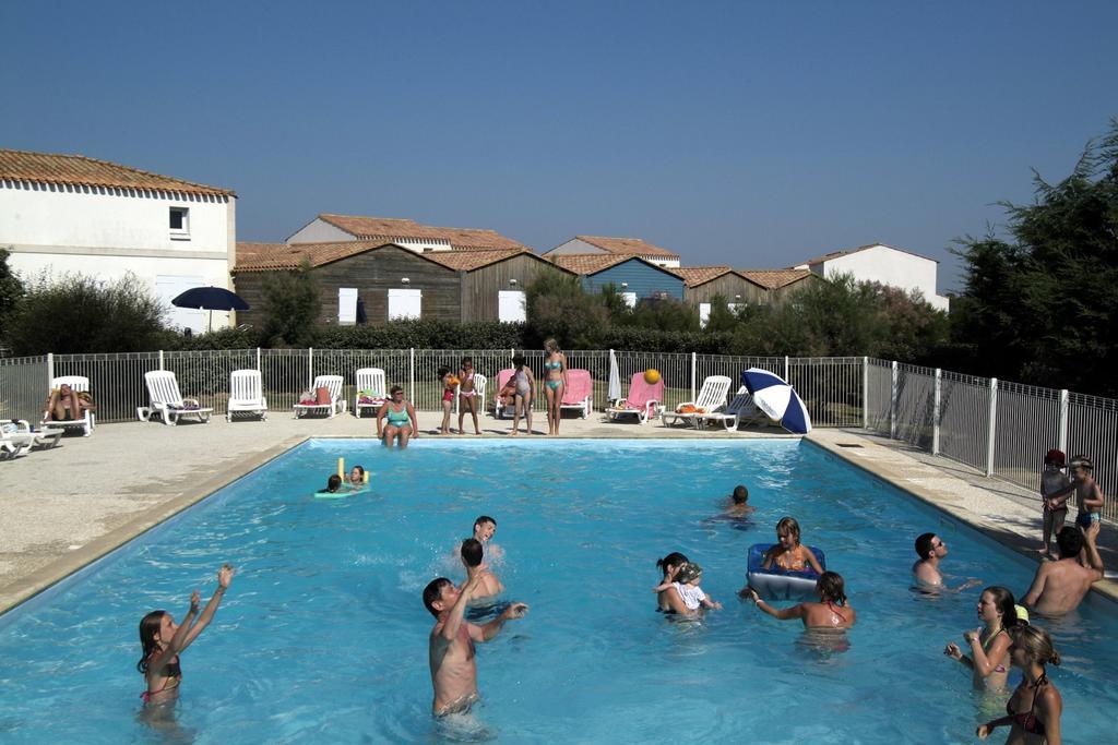 Residence Odalys Le Village Des Amareyeurs Le Château-dʼOléron Exteriér fotografie